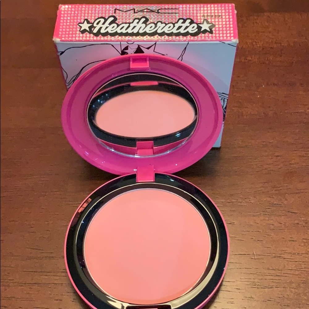 💖💖💖MAC HTF ALPHA GIRL BEAUTY POWDER NIB💖💖💖